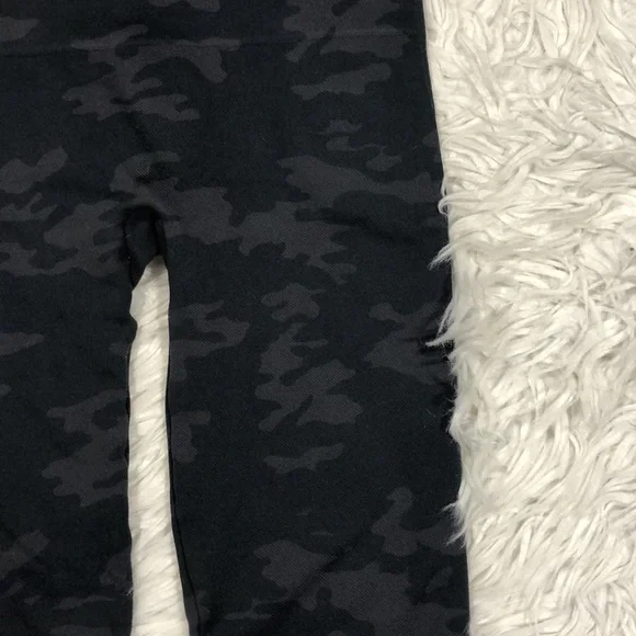 Spanx Seamless Camo High Waisted Leggings - Picture 11 of 13